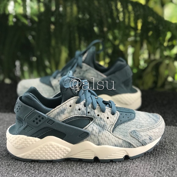 Nike Shoes - NWT Nike Rare Air Huarache PRM Ocean Fog WMNS